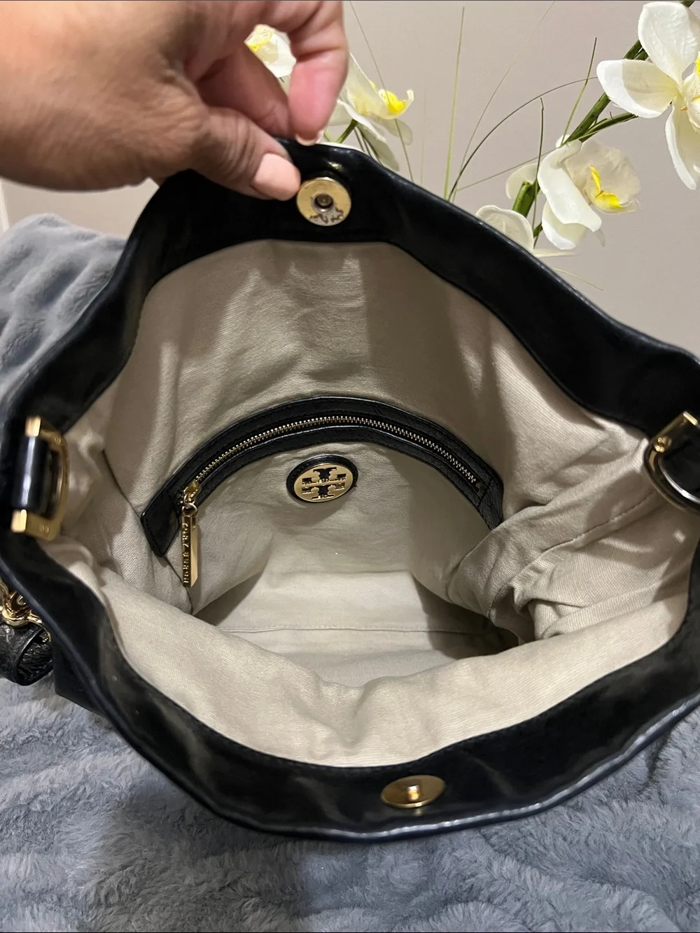 Tory Burch Vintage Dena Black Leather Fold-Over Shoulder/crossbody Bag EUC